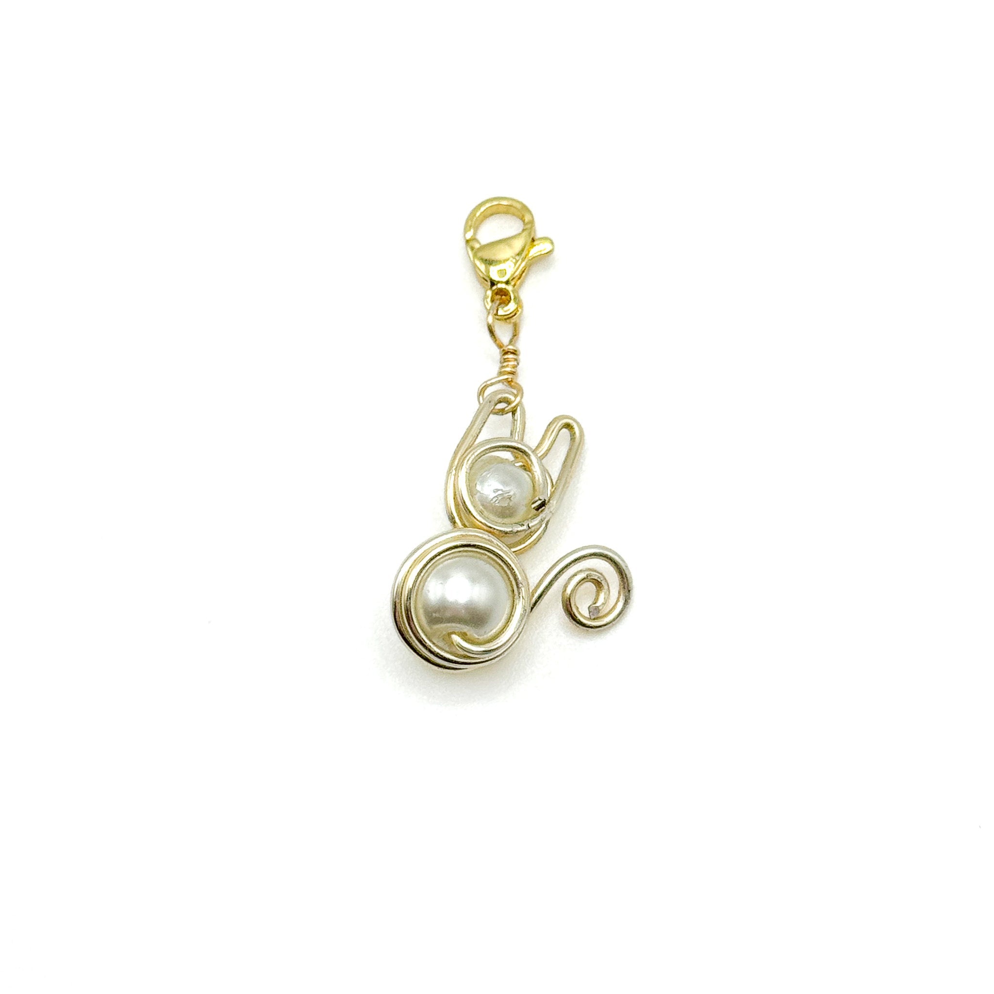 Cat gold charm - P's One-Stop Shop 