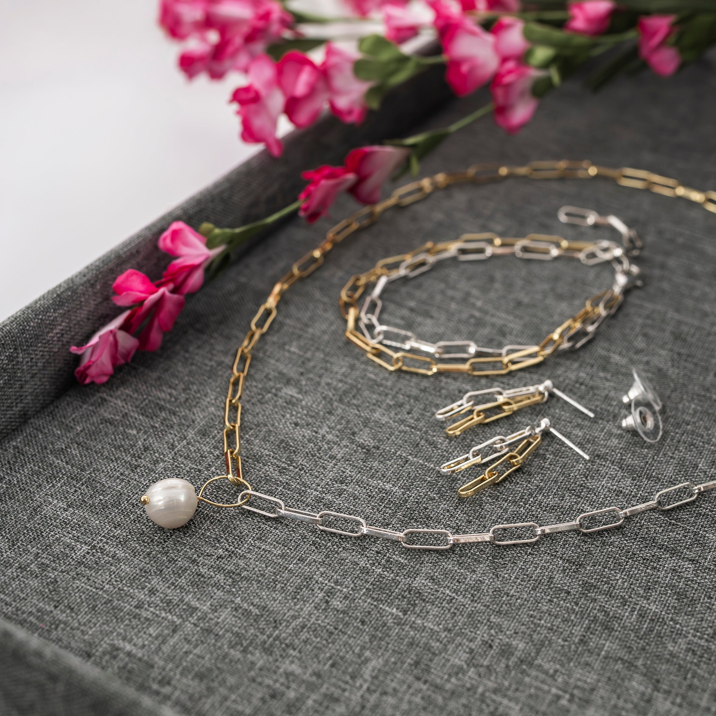 Duo earrings - P's One-Stop Shop 