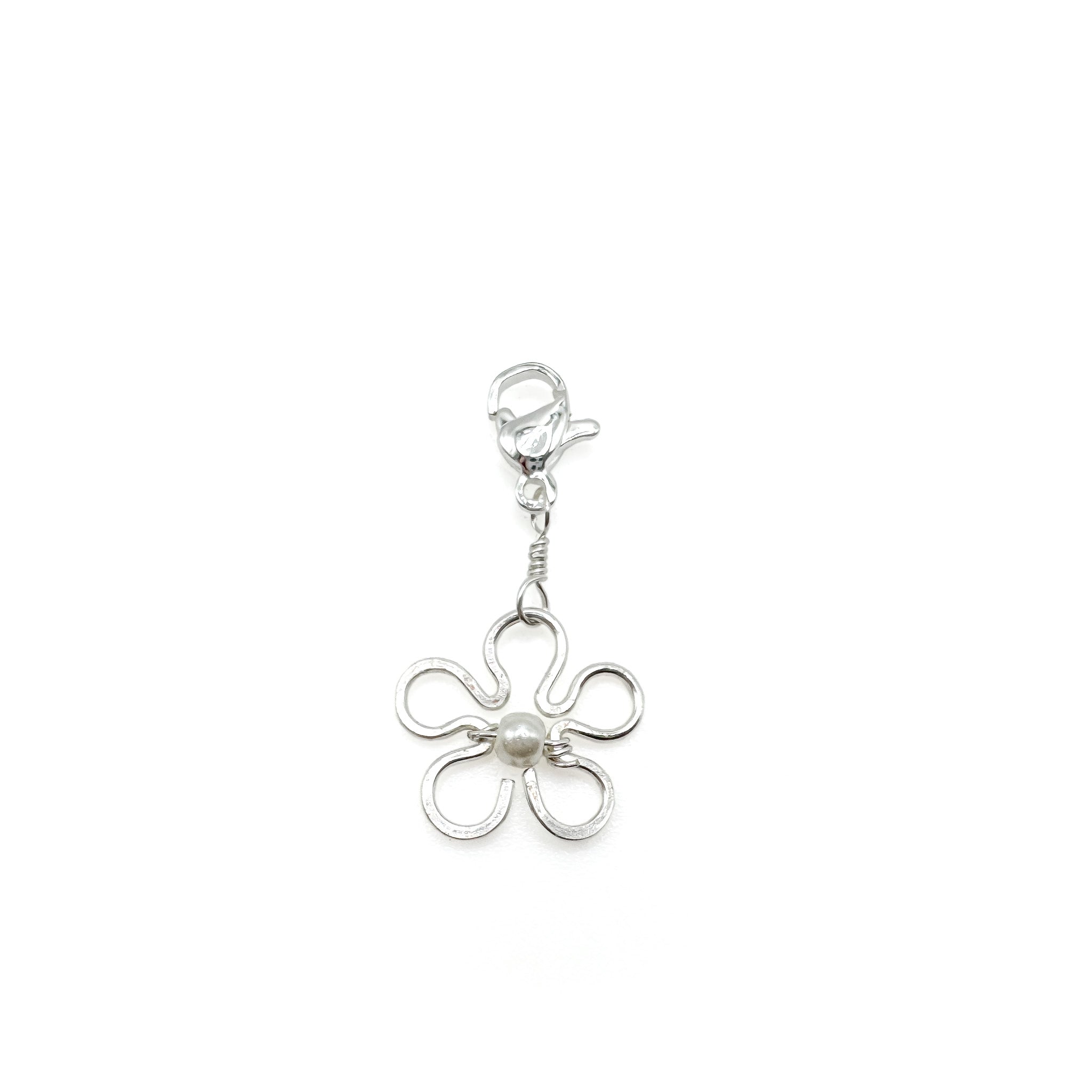 Flower silver charm - P's One-Stop Shop 