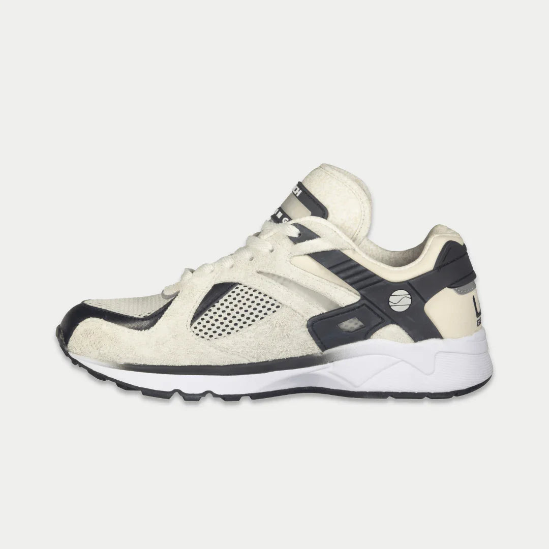 LA Gear Women's Catapult Light-up Lowtop | White x Black - P's One-Stop Shop 