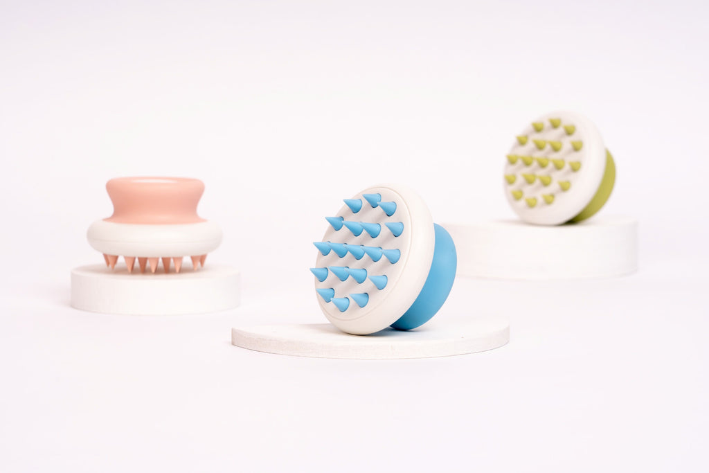 Pet Life ® 'Scwubba' Handheld Bathing Brushing and Massaging Soft Flexible Grooming Pet Comb - P's One-Stop Shop 